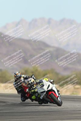 media/Oct-30-2025-Racers Edge (Thu) [[dabbdaf680]]/3-B Group/Session 2 (Turn 14)/